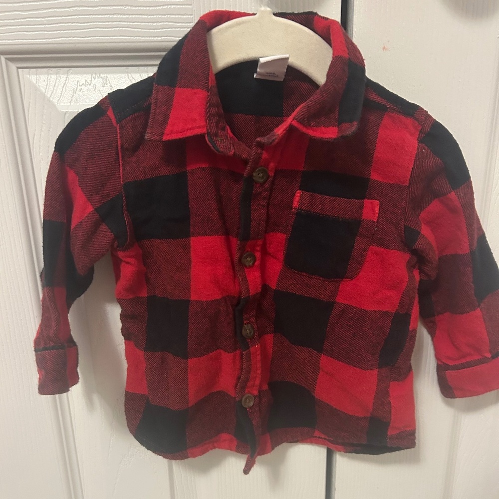 Old Navy Buffalo plaid red and black  size 6-12 months, baby